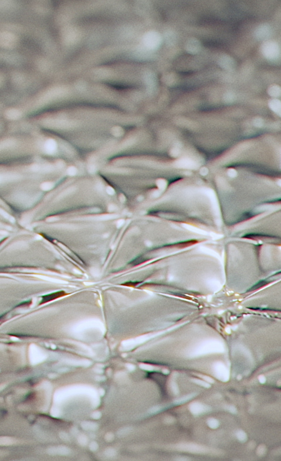 历经40年的紧致肌肤研究。碧艾追求的是，整体<sup class="mark">*</sup>吸收水润的紧致肌肤。